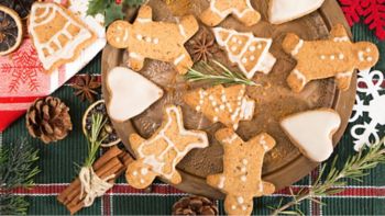 Gingerbread cookies with spices and Christmas decoration.
